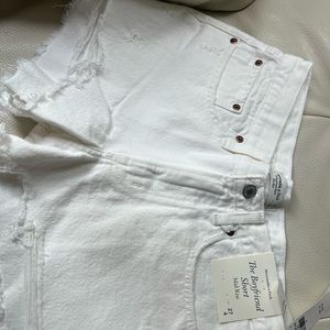 Abercrombie mid rise boyfriend short in white size 27/4